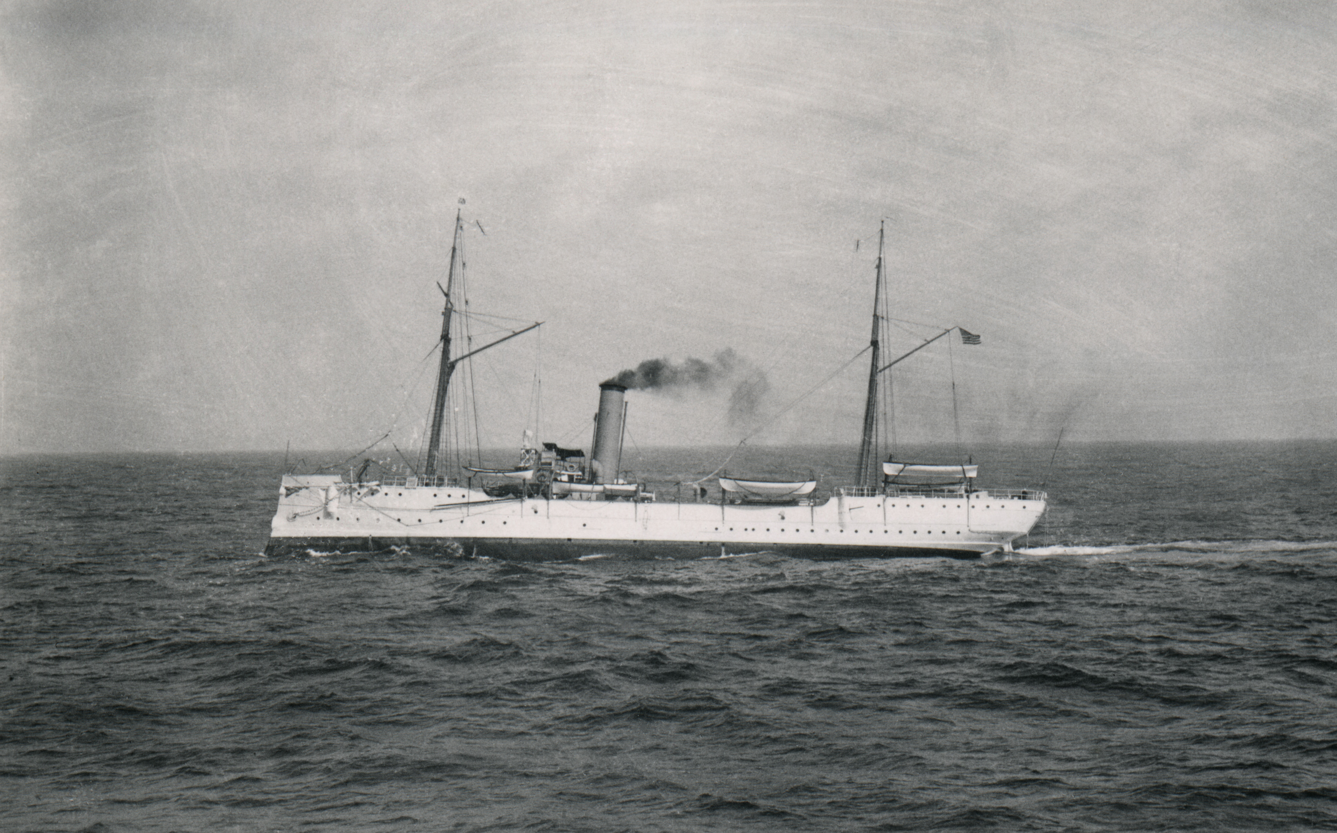 uscgc-mcculloch-underway-after-refit_gary-fabian-collection